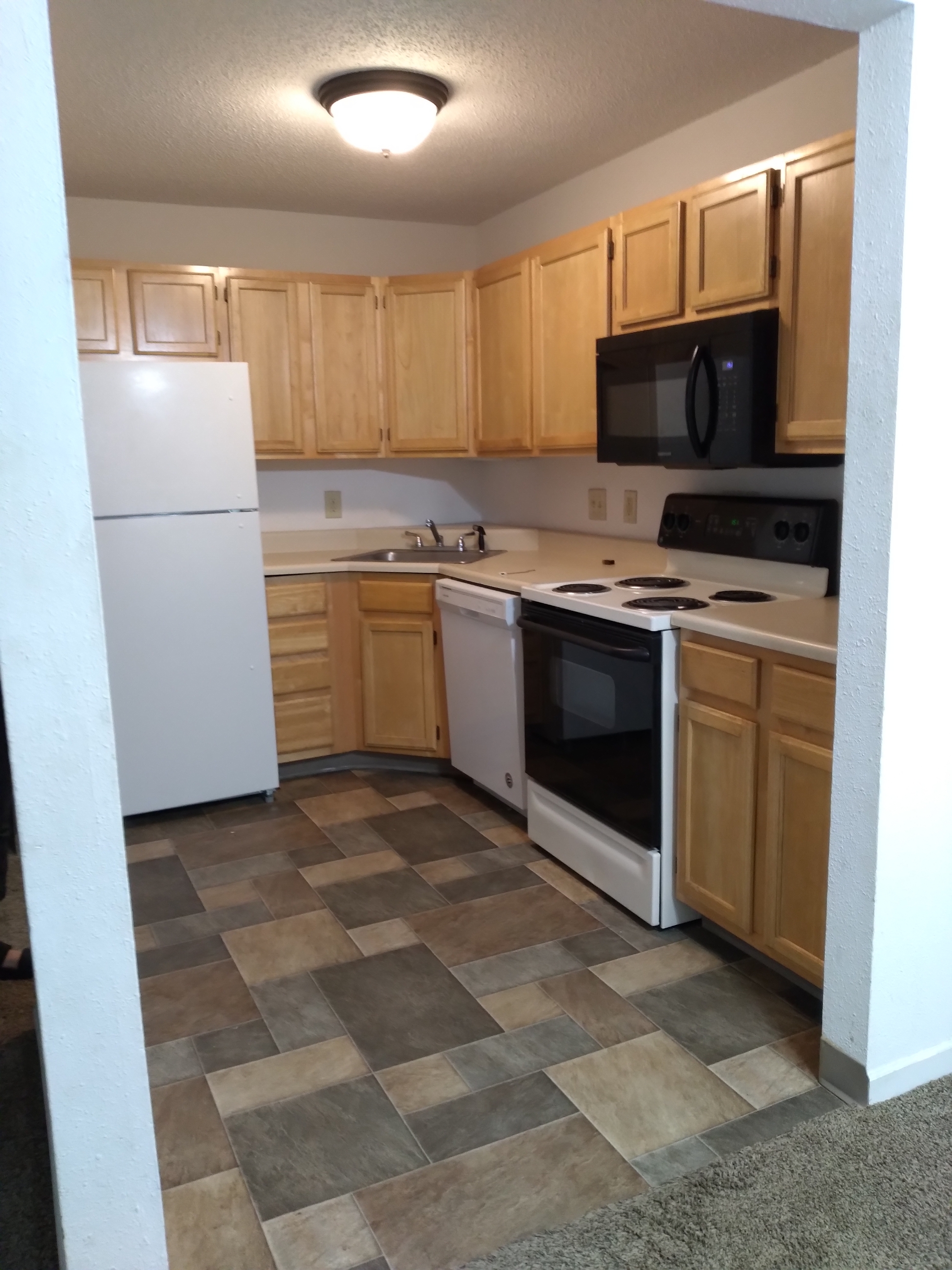 2104 Lincoln Avenue - 2F